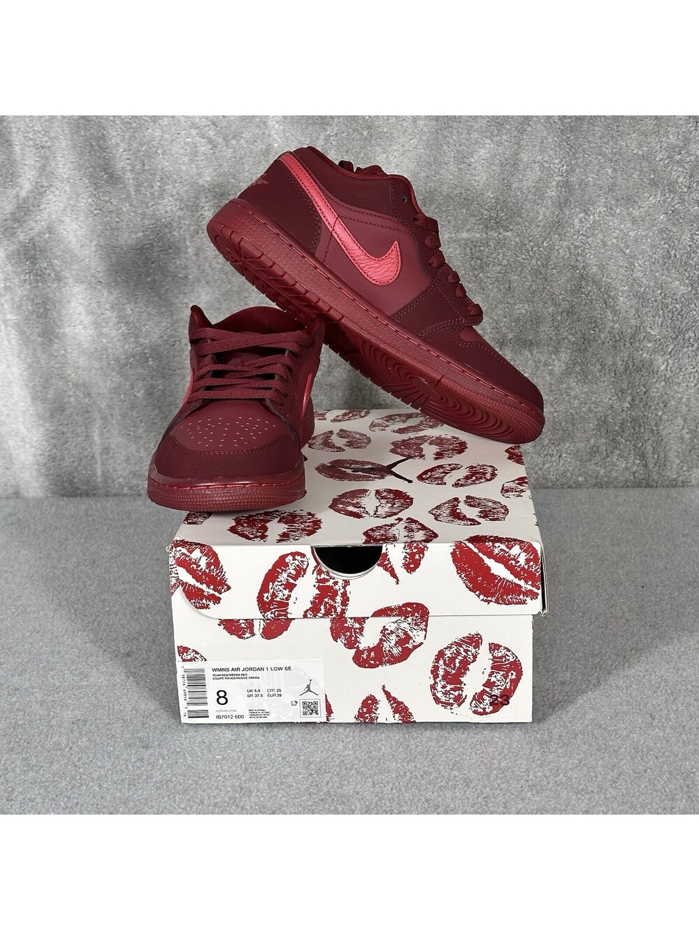 Nike Air Jordan 1 Low SE Womens’s Size 8  Valentine's Day  Team Red/Sierra Red